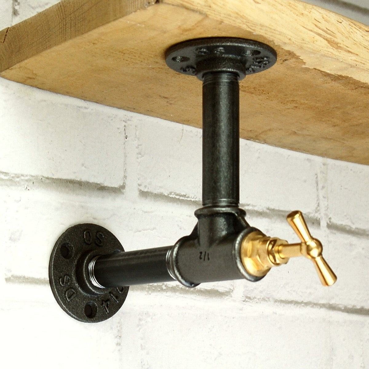 Équerre Rackswitch Decorative shelf support bracket: Model with faucet — styleindus